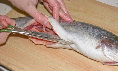 Carefully cutting the fish on a personal cutting board will protect against pest infestation